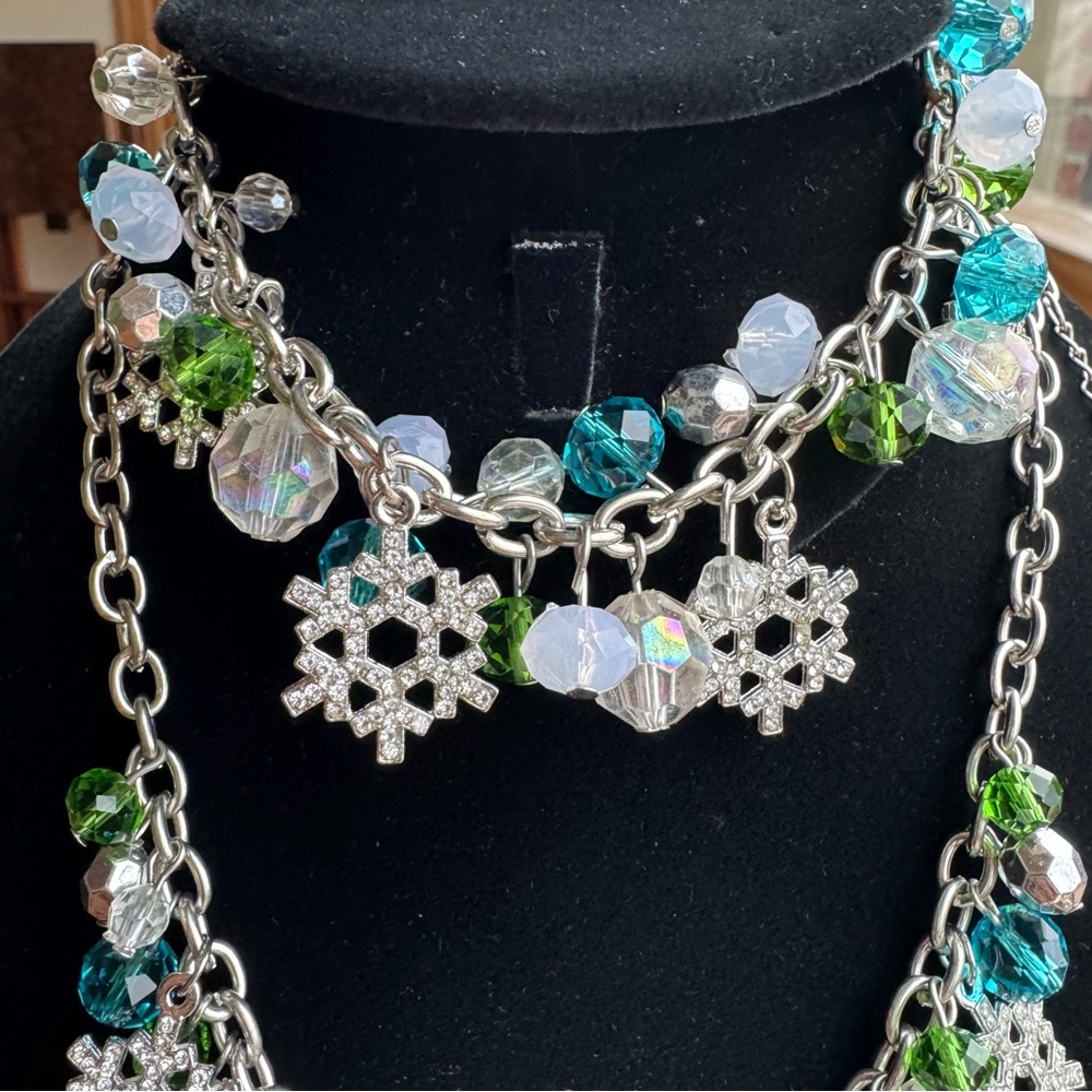 Pier One Imports Sparkle Snowflake Necklace & Bracelet Combo - Picture 2 of 10